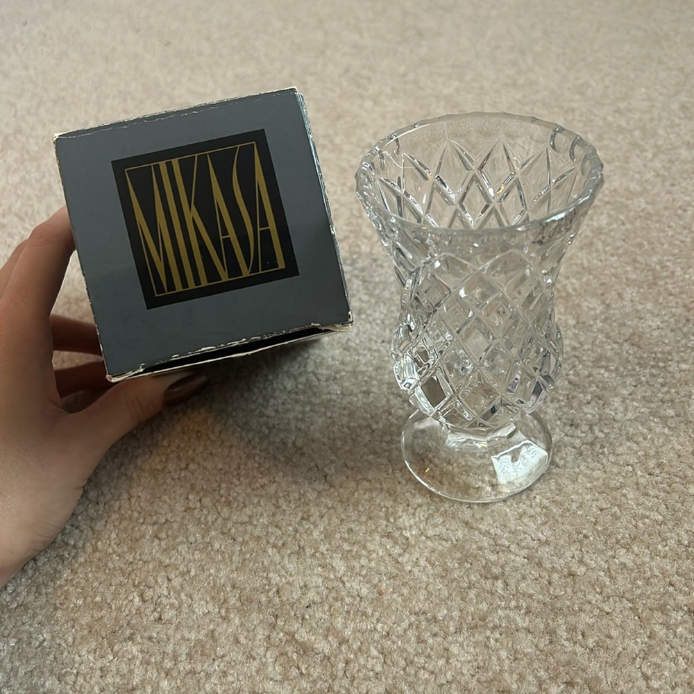 Mikasa Cumberland Crystal Bud Vase